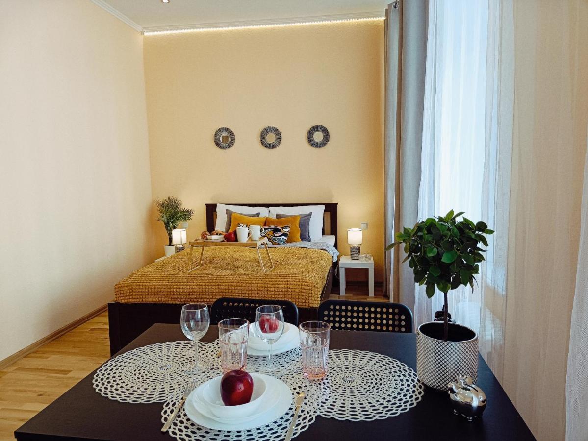 ריגה Centrally Located Studio Apartment מראה חיצוני תמונה