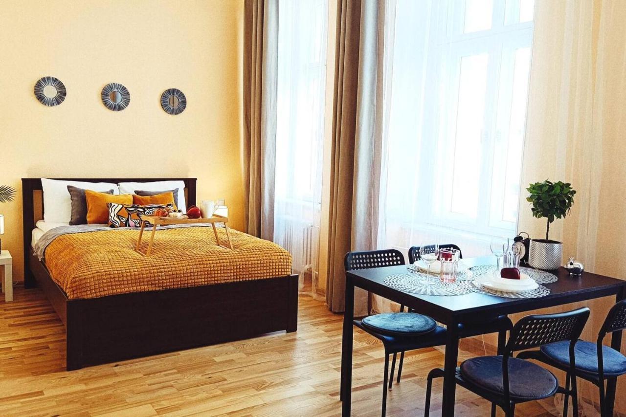 ריגה Centrally Located Studio Apartment מראה חיצוני תמונה