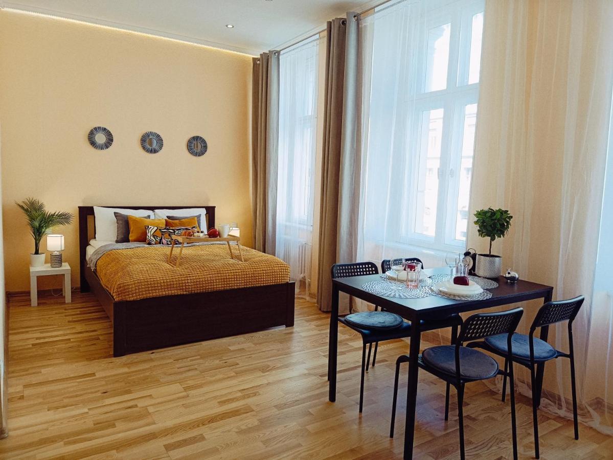 ריגה Centrally Located Studio Apartment מראה חיצוני תמונה